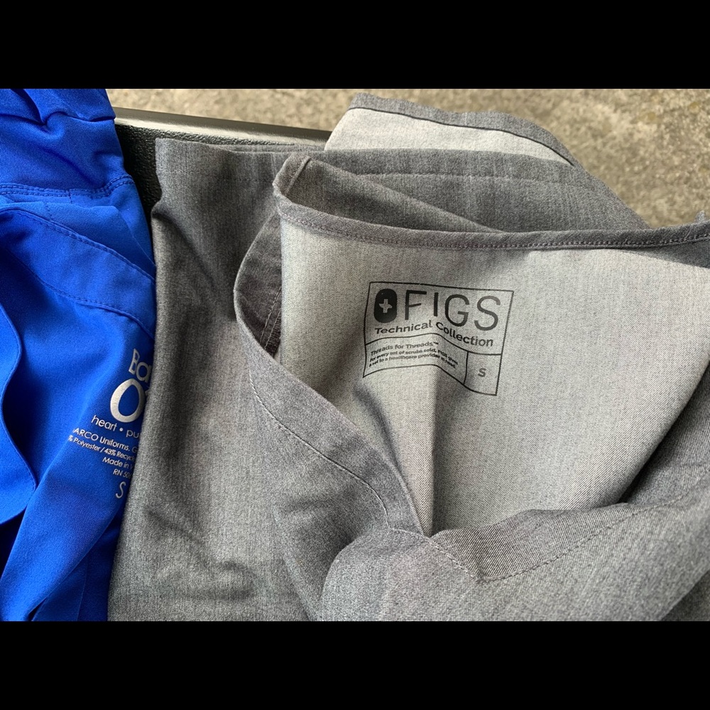Figs and Jannu scrubs size small.